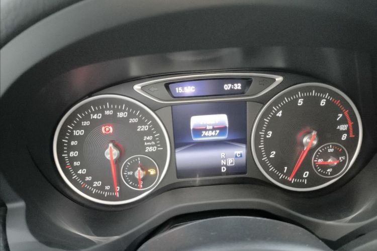 奔驰A级(进口) 2018款 A 200 动感型中控内饰15