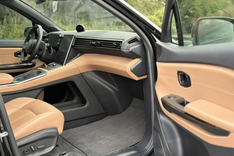 蔚来ES6 2020款 420KM 运动版中控内饰7003