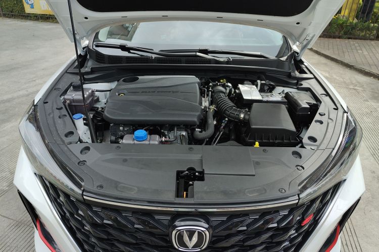 长安 逸动 2025款 PLUS 1.4T 双离合高能版局部细节24