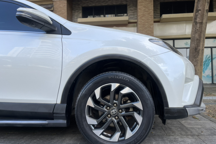 丰田 RAV4荣放 2018款 2.5L 自动四驱精英i版车身外观6014