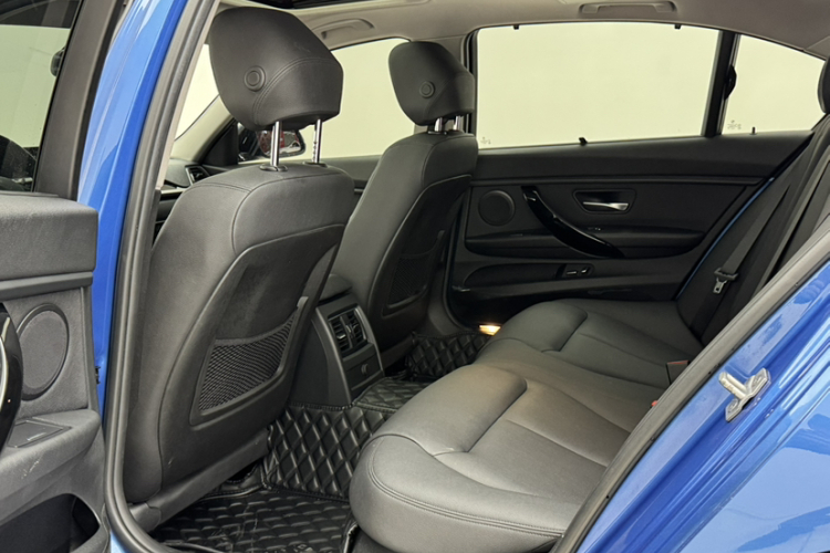 宝马3系 2017款 320Li M运动型中控内饰7009