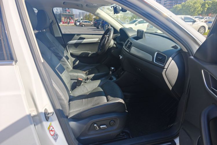 奥迪Q3 2018款 30周年年型 30 TFSI 时尚型中控内饰7002