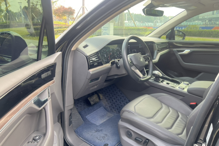 大众 途锐 2022款 3.0TSI 锐享版 曜黑运动套装中控内饰7005