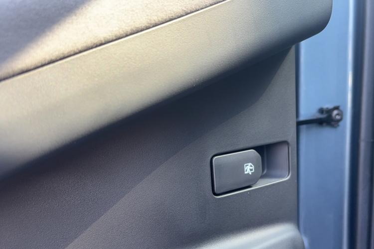 领克08 EM-P 2025款 220km 四驱性能Halo中控内饰7002