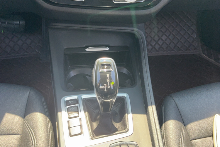 宝马1系 2020款 120i 时尚型局部细节18