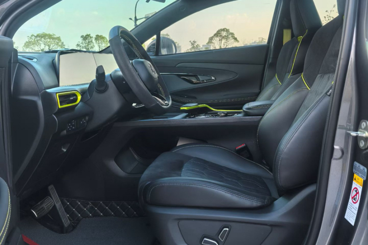 长安UNI-T 2022款 2.0T 运动版 尊贵型中控内饰7010