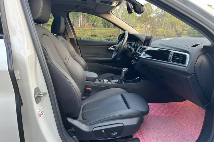 宝马1系 2019款 118i M运动套装中控内饰7004