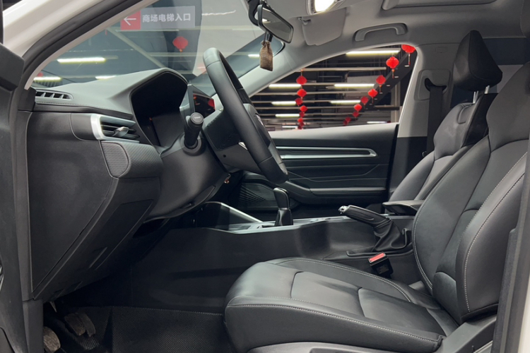 吉利汽车 帝豪 2026款 第4代 400万纪念款 1.5L 手动超越型中控内饰7003