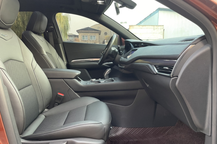 凯迪拉克XT4 2018款 28T 两驱技术型中控内饰7007