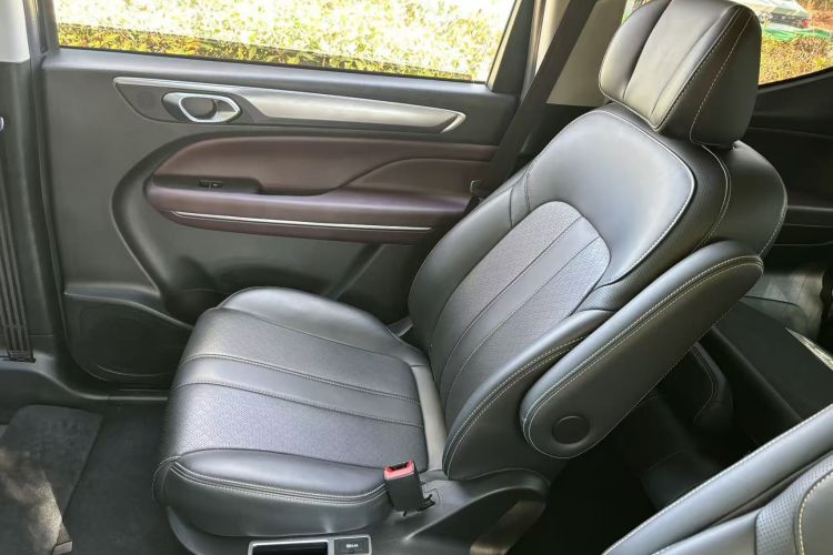 广汽传祺 传祺M6 2021款 270T DCT尊荣版（七座）中控内饰7014