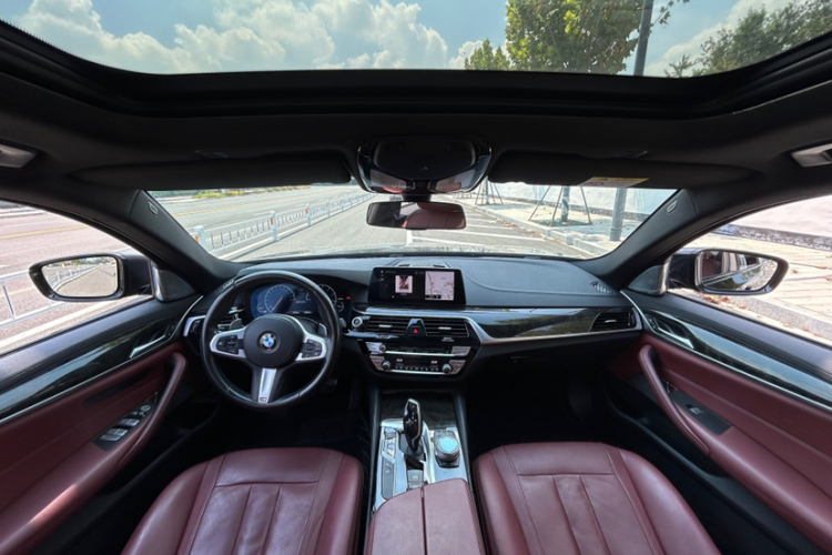 宝马5系 2019款 530Li 尊享型 M运动套装中控内饰7001