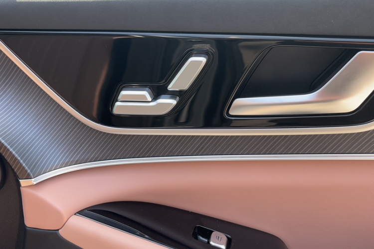 奇瑞 瑞虎8 L 2024款 2.0T 两驱尊贵版 5座局部细节9012