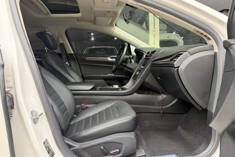 福特 蒙迪欧 2018款 EcoBoost 200 时尚型中控内饰7001