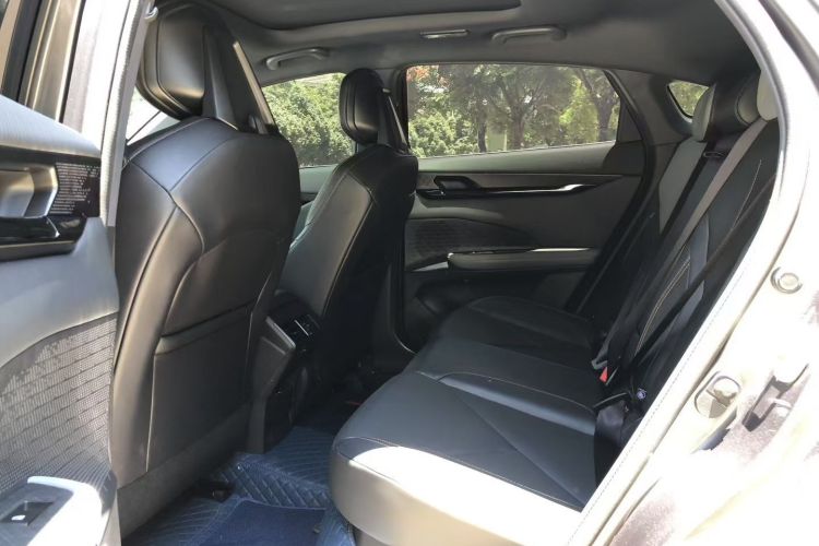 长安UNI-V 2022款 1.5T 尊贵型中控内饰7001