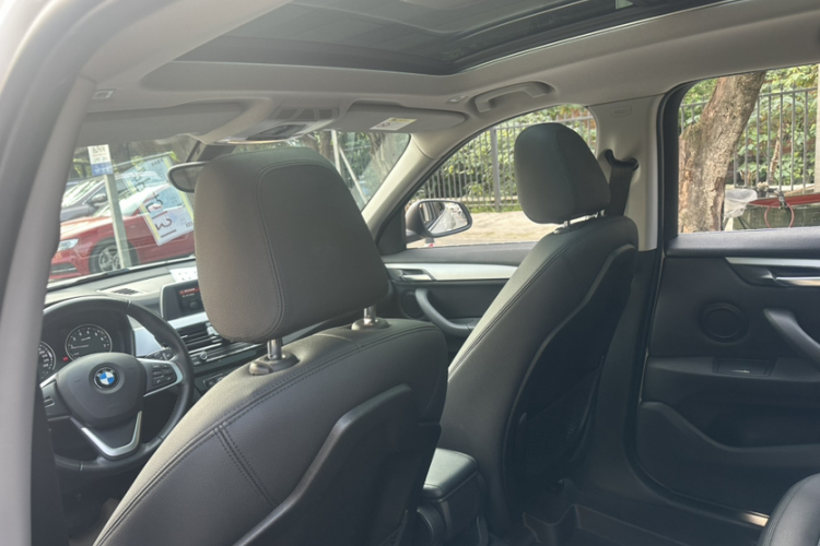 宝马X1 2019款 sDrive20Li 领先型中控内饰7013