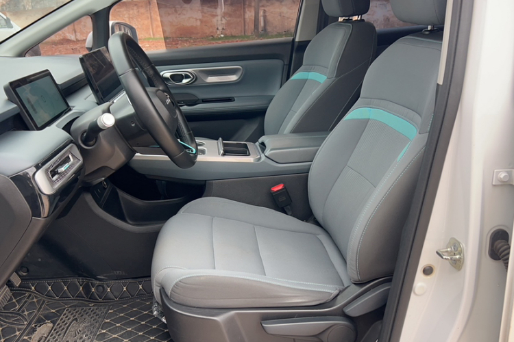 埃安 AION Y 2023款 Younger中控内饰7008