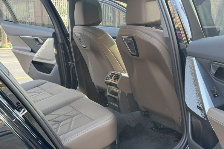 宝马5系 2024款 525Li 豪华套装中控内饰7008