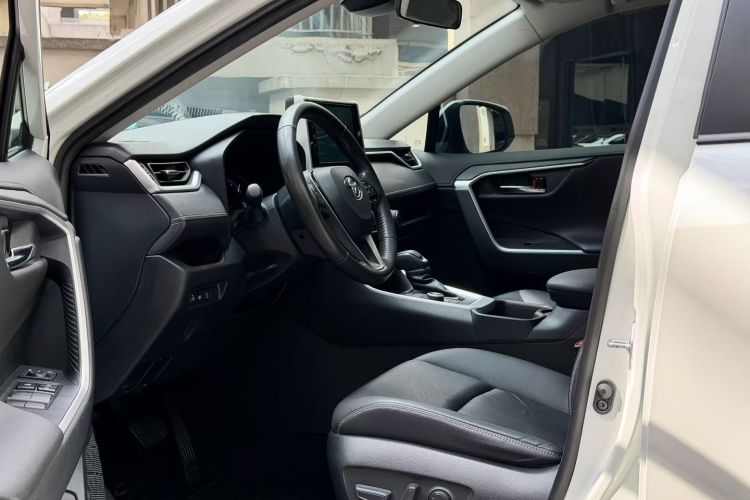 丰田 RAV4荣放 2020款 2.0L CVT四驱尊贵版车身外观6008