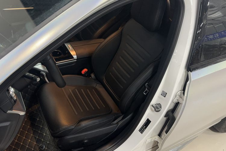 奔驰C级 2022款 改款 C 260 L 运动版局部细节19