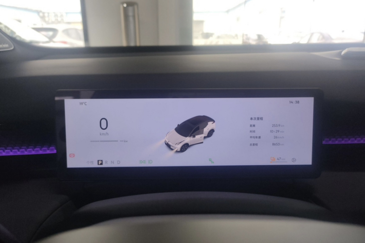 领克Z20 2025款 530km 后驱Pro中控内饰15