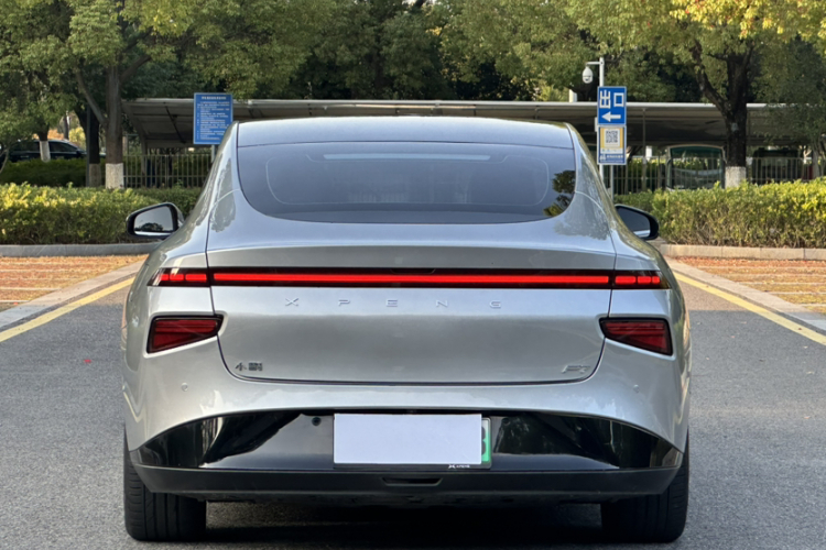 小鹏P7 2021款 480N车身外观6009