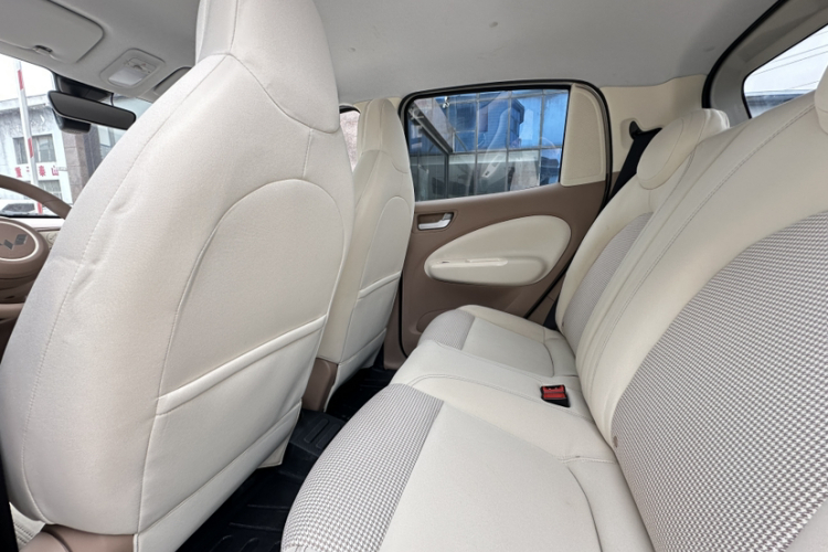 五菱汽车 宏光MINIEV 2025款 四门版 进阶款中控内饰7003