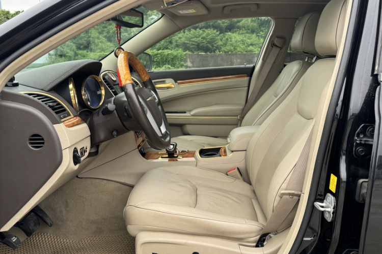 克莱斯勒300C(进口) 2013款 3.6L 尊适版中控内饰7003