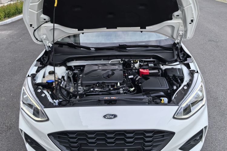 福特 福克斯 2020款 三厢 EcoBoost 180 自动锋潮型局部细节9006