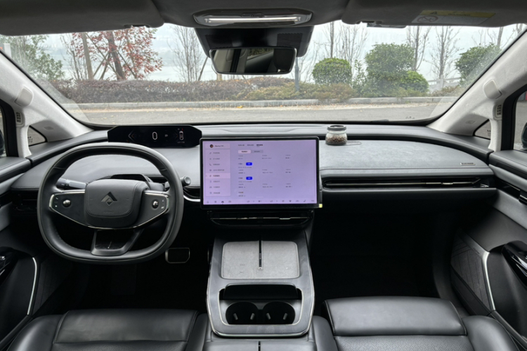 昊铂GT 2023款  710后驱超充七翼版车身外观6009