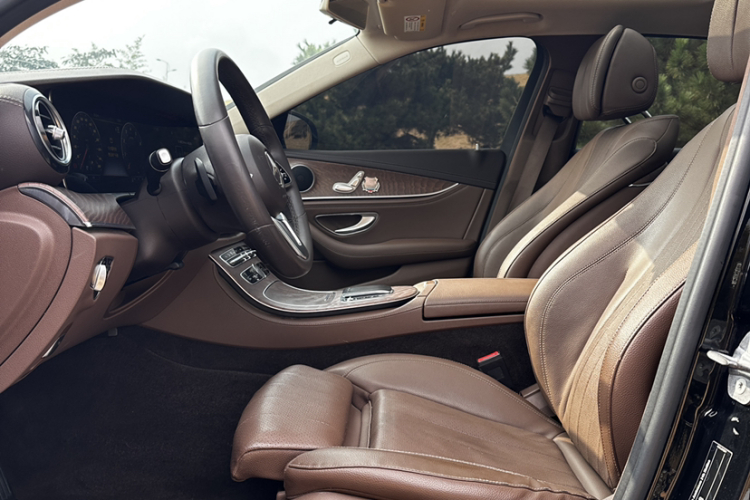 奔驰E级 2020款 E 260 L中控内饰7008