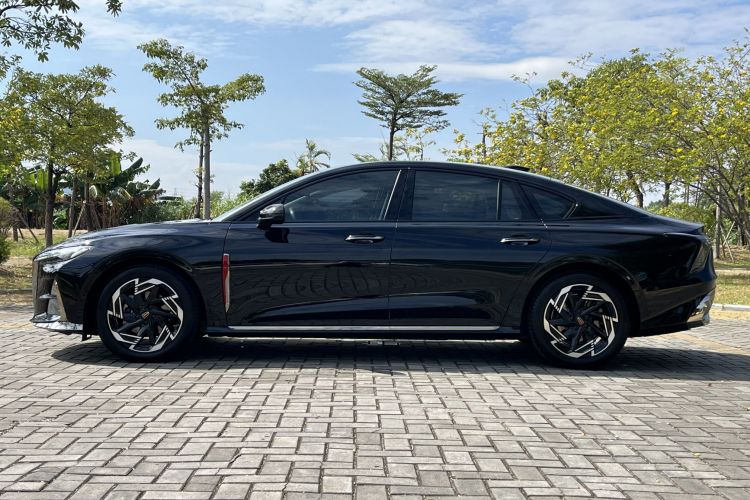 红旗H6 2023款 2.0T 致逸版车身外观6006