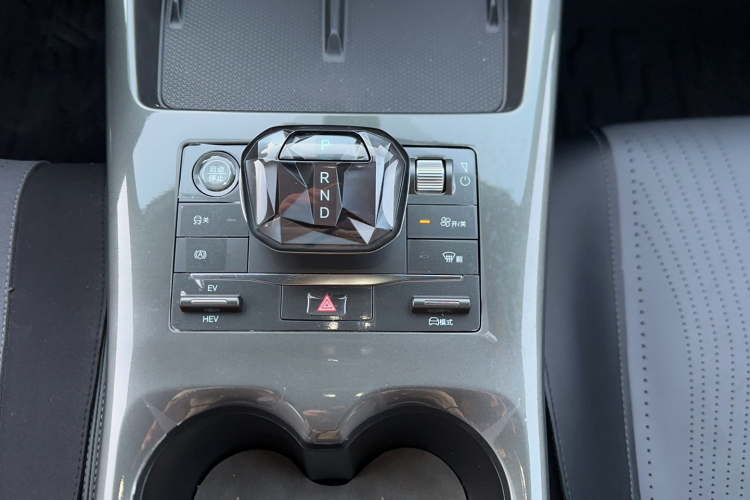 比亚迪 秦PLUS 2025款 DM-i 智驾版 55KM领先型局部细节18