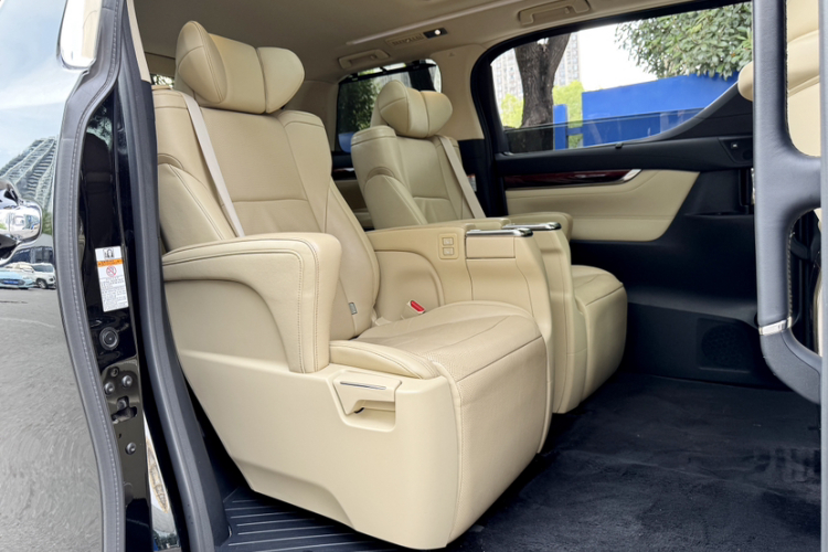 丰田 埃尔法 2015款 3.5L 豪华版中控内饰7009