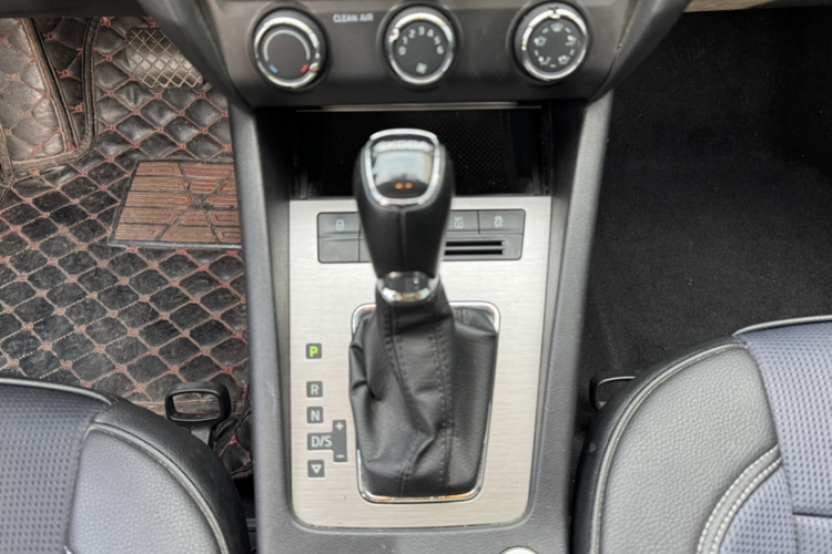 斯柯达 明锐 2018款 1.6L 自动豪华版局部细节18