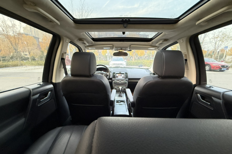 路虎 神行者2 2013款 2.0T Si4 SE汽油版中控内饰7012