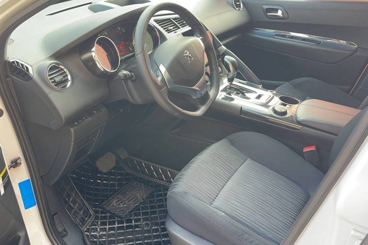 标致3008 2015款 1.6THP 自动经典版中控内饰7002