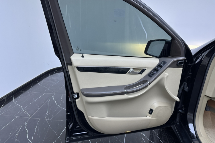 奔驰R级 2017款 R 320 4MATIC 商务型臻藏版局部细节9003