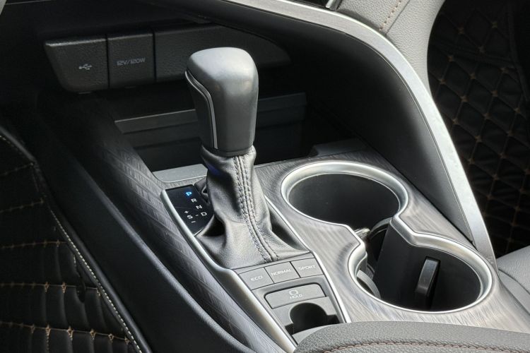 丰田 凯美瑞 2023款 2.5G 豪华版中控内饰7006