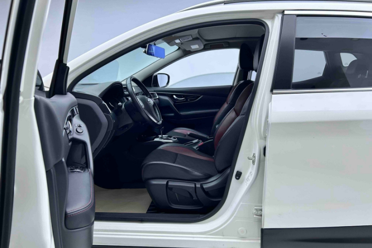 日产 逍客 2017款 2.0L CVT豪华版 国V中控内饰7011