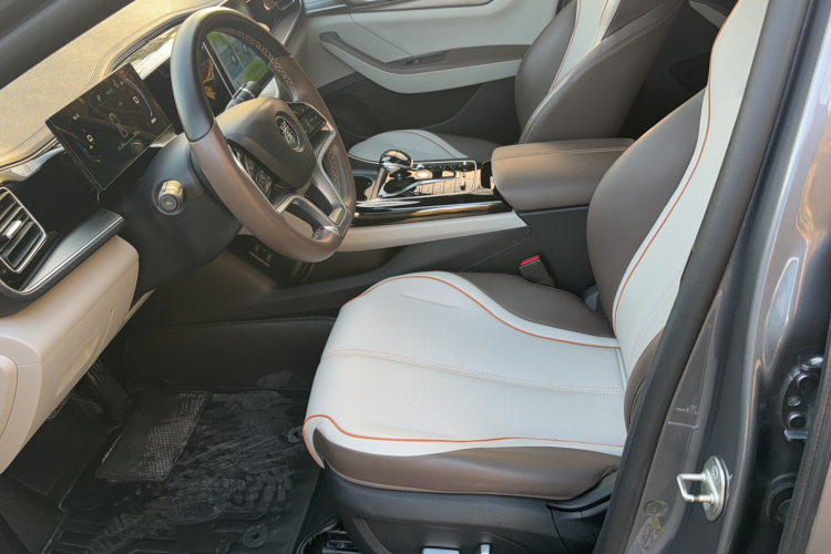 比亚迪 秦PLUS 2023款 冠军版 EV 420KM超越型中控内饰7001