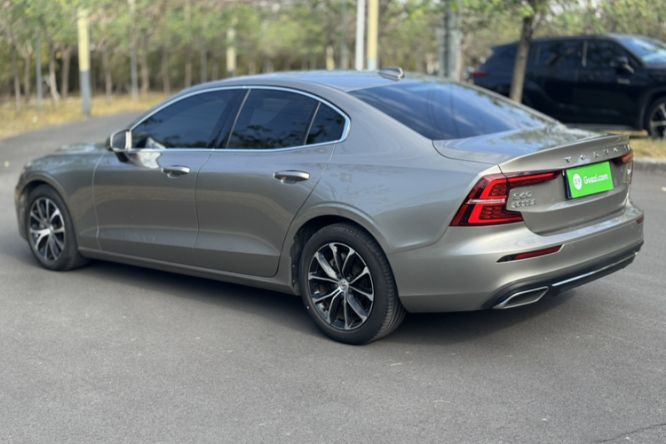沃尔沃S60 2020款 T4 智逸豪华版车身外观6009