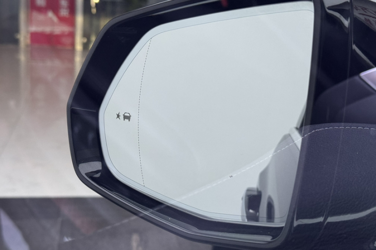 凯迪拉克XT5 2022款 2.0T 两驱豪华型中控内饰7004