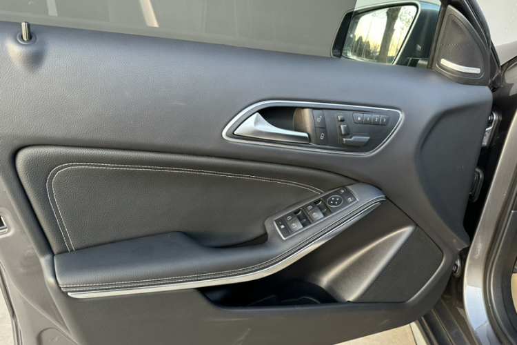 奔驰GLA 2016款 GLA 220 4MATIC 时尚型中控内饰7003