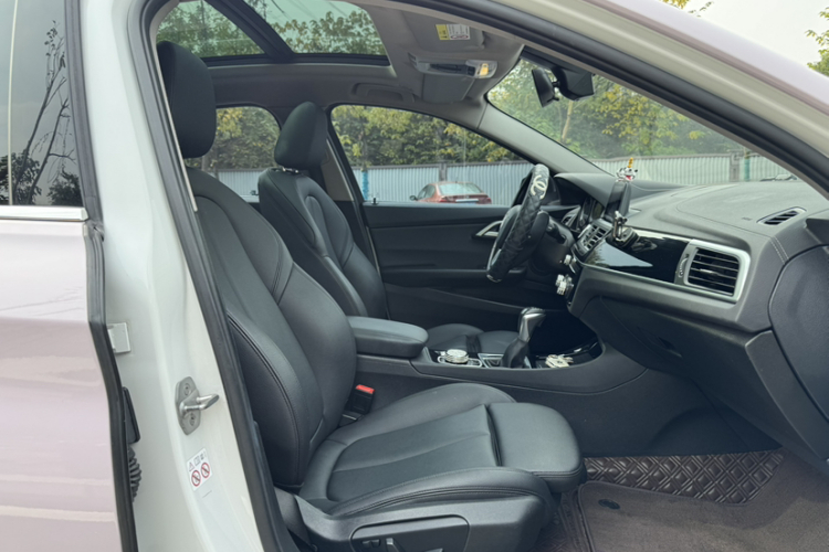 宝马1系 2018款 118i 运动型局部细节41