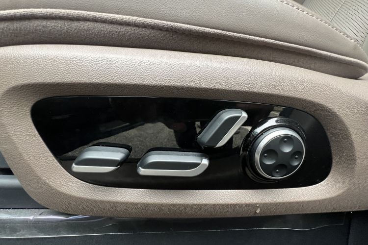 鸿蒙智行 智界R7 2025款 增程 251km Max中控内饰7004