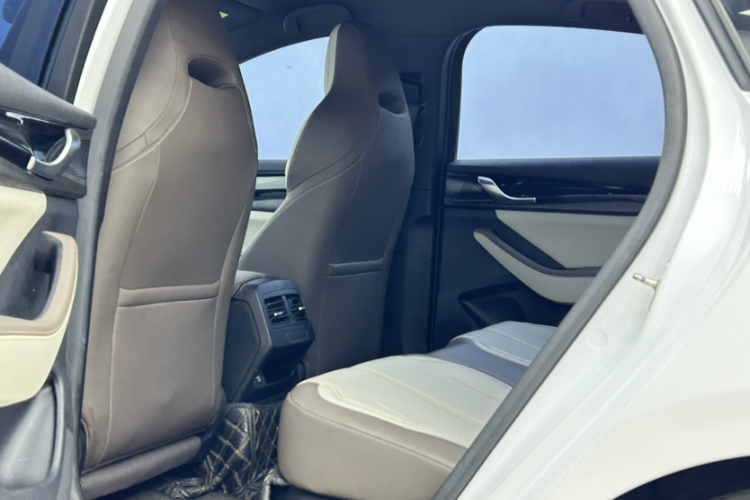 比亚迪 秦PLUS 2023款 冠军版 DM-i 55KM领先型中控内饰7003