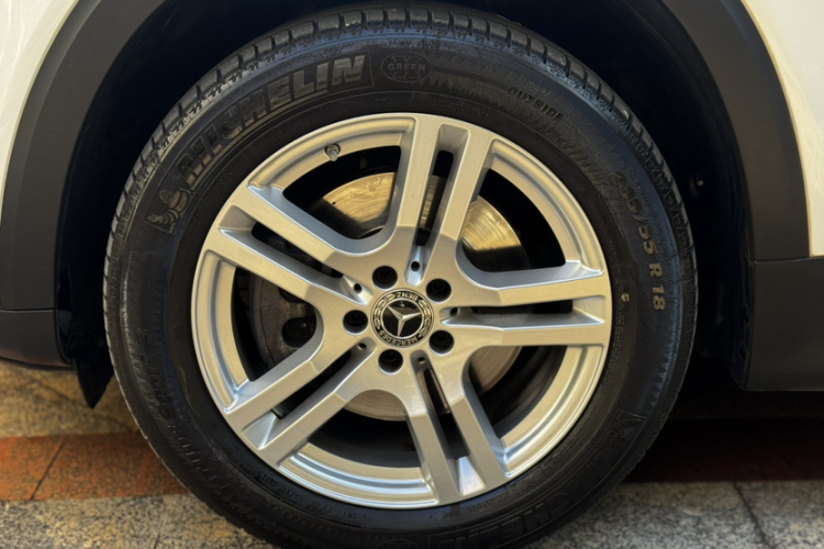 奔驰GLB 2023款 GLB 220 动感型车身外观6004