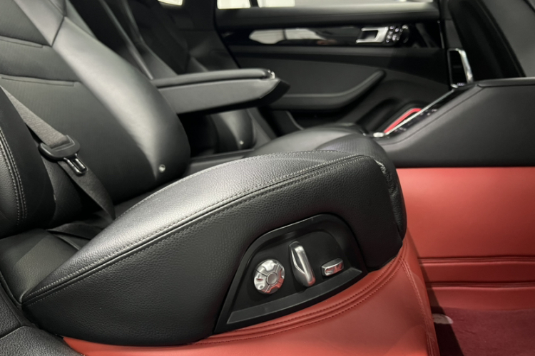 保时捷 2017款 Panamera 4 行政加长版 3.0T中控内饰7010