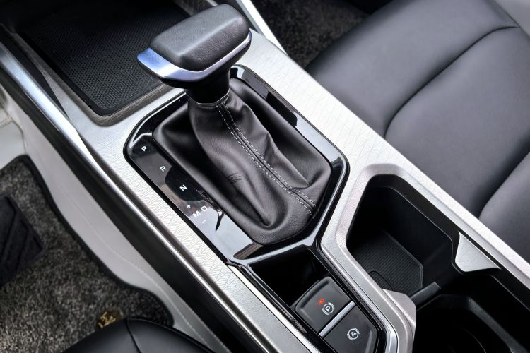 吉利汽车 帝豪 2025款 第4代 1.5L CVT龙腾版局部细节18