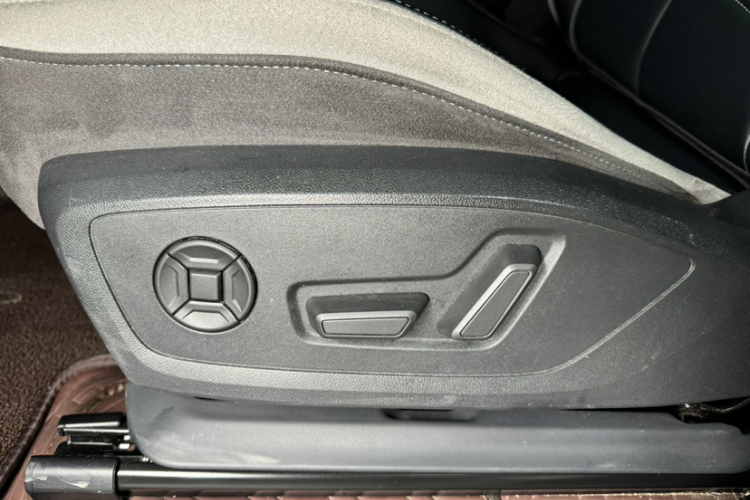 奥迪Q3 2024款 35 TFSI 时尚动感型中控内饰7013